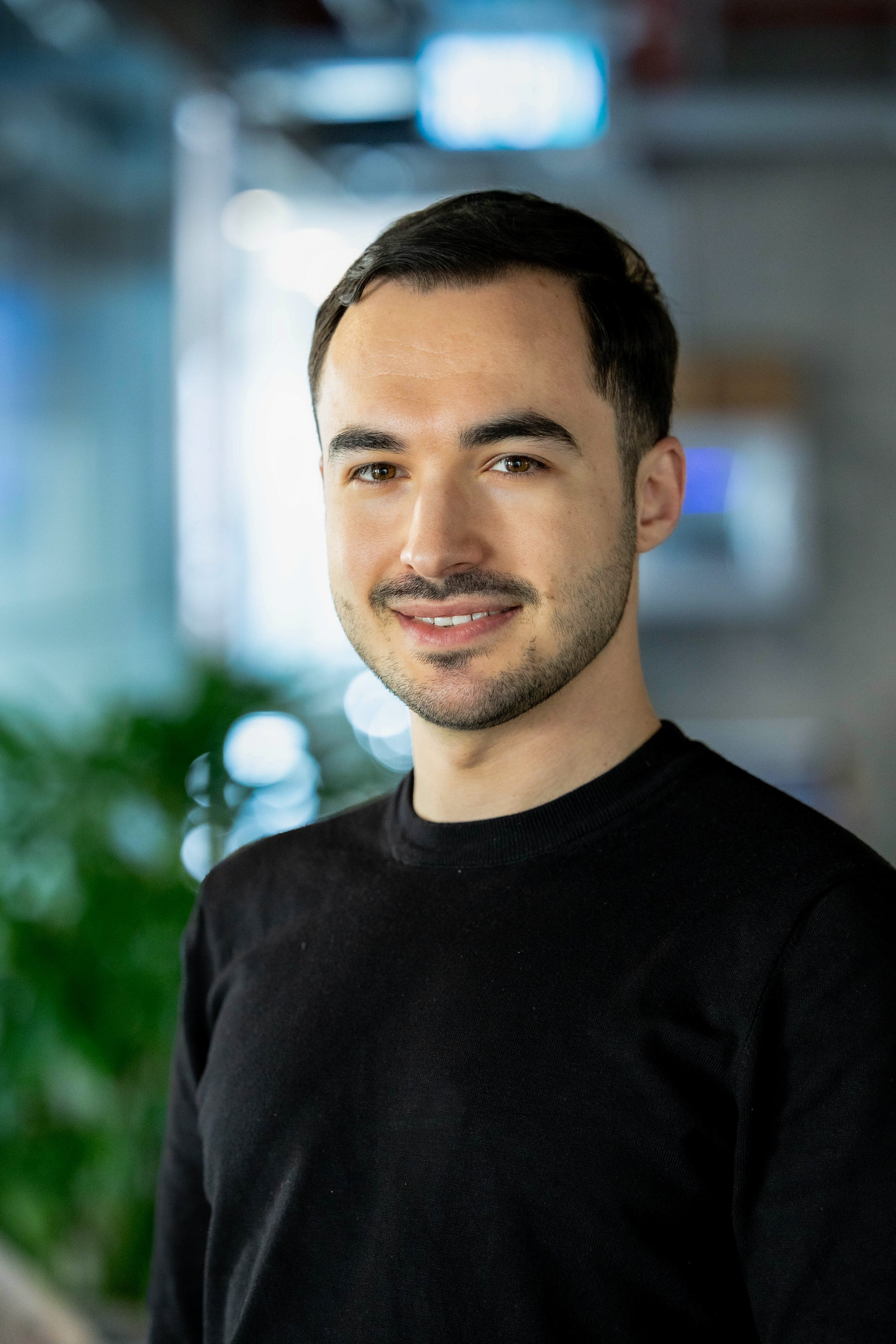 Headshot of Oleg Karapishchenko